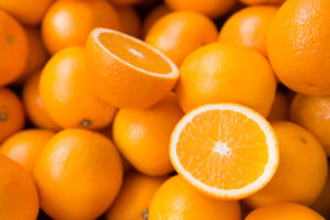 Oranges are in focus.