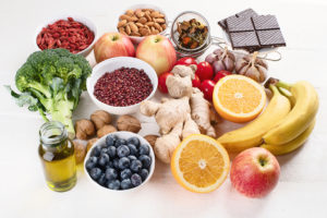 Antioxidant-rich foods are in focus.